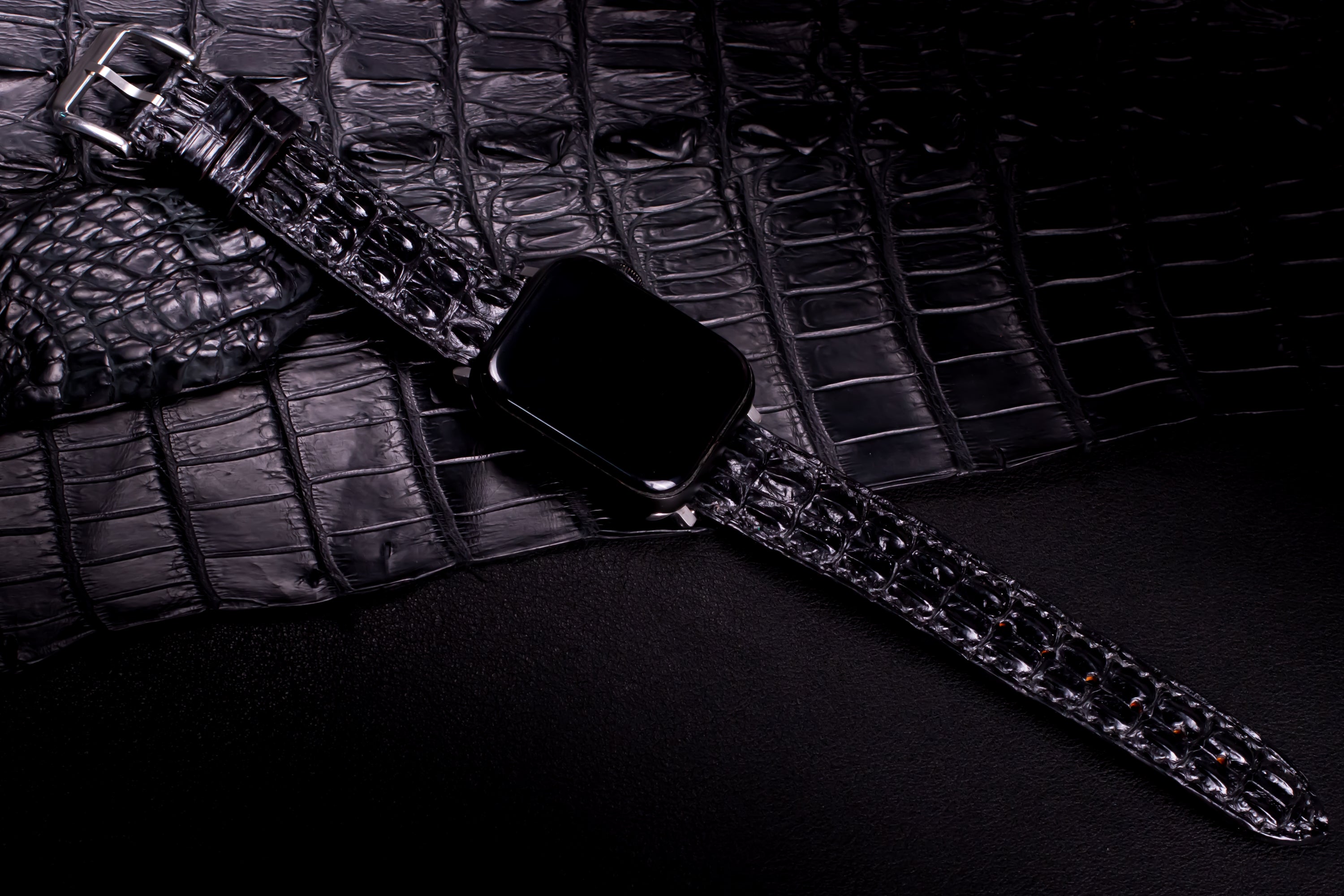 Black Double Hornback Alligator Apple Watch Band
